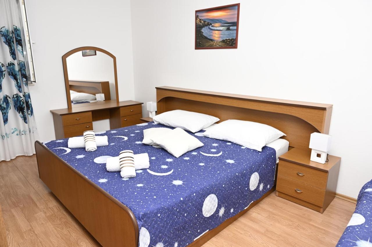 Apartments "Sea View" Miki & Ivana Bol Exterior foto
