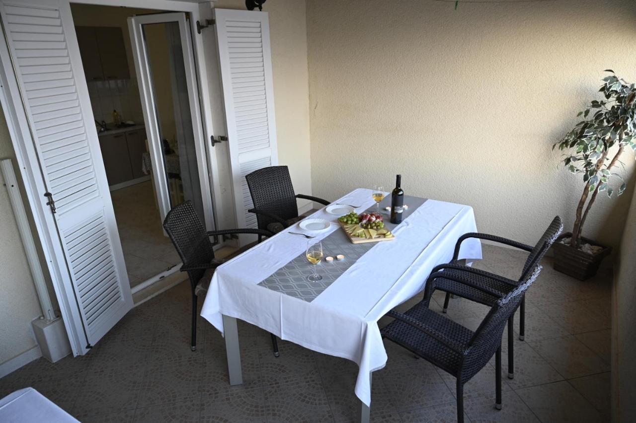 Apartments "Sea View" Miki & Ivana Bol Exterior foto